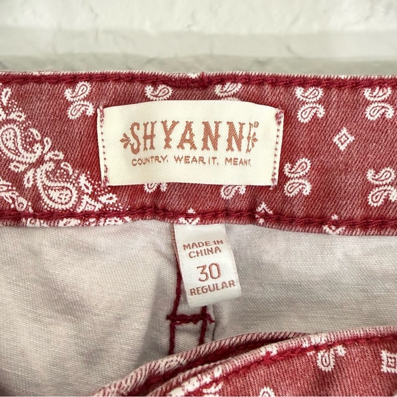 Shyanne Flared Jeans, Red Paisley Bandana Print Stretch Denim Size 30 - Picture 7 of 13